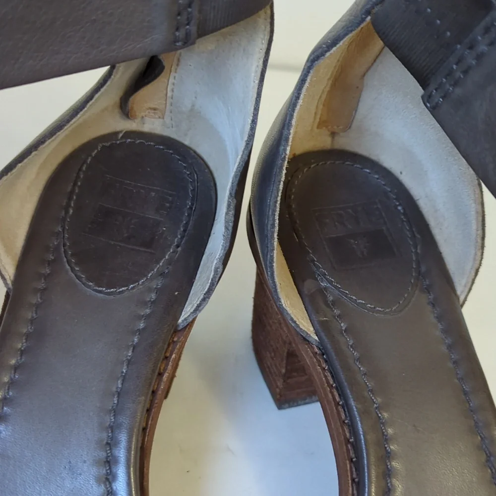 Frye Brielle Charcoal Grey Wooden Ankle Sandals - Size 8 - Picture 7 of 15